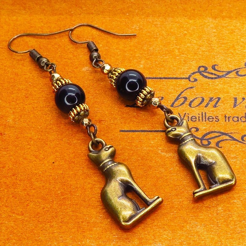 バステト 猫の女神 アンティークゴールド オニキスと組合せたオリエンタル調ピアス 古代エジプト