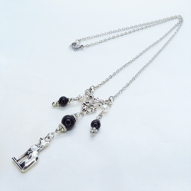 バステト 猫の女神 アンティークシルバー オリエンタル風オニキスとスワロフスキーパールを組合せたネックレス