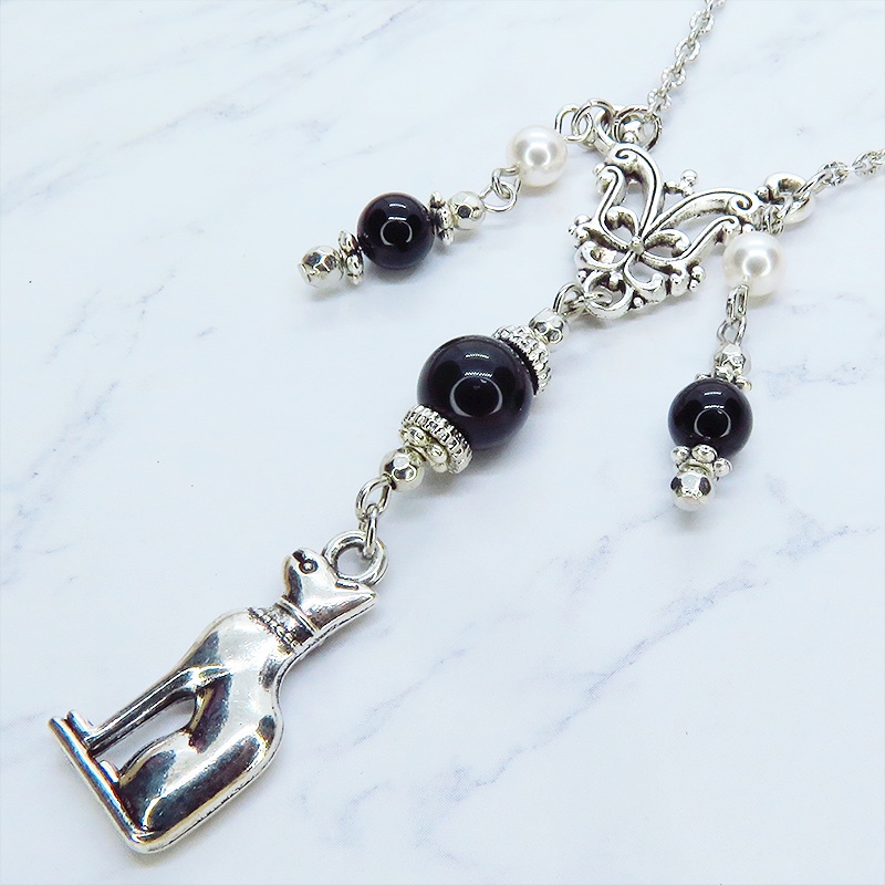 バステト 猫の女神 アンティークシルバー オリエンタル風オニキスとスワロフスキーパールを組合せたネックレス