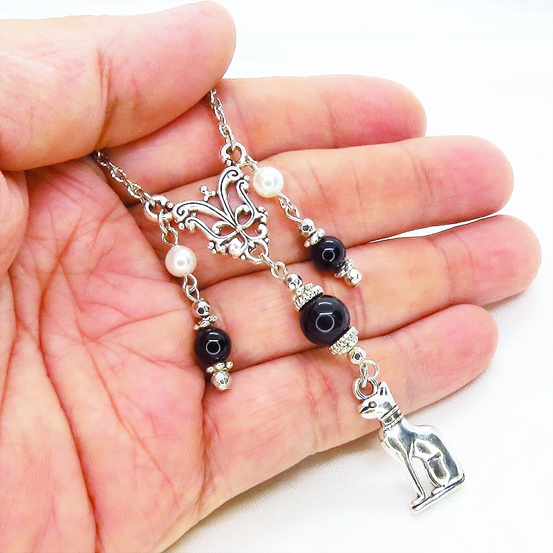 バステト 猫の女神 アンティークシルバー オリエンタル風オニキスとスワロフスキーパールを組合せたネックレス