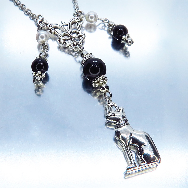 バステト 猫の女神 アンティークシルバー オリエンタル風オニキスとスワロフスキーパールを組合せたネックレス