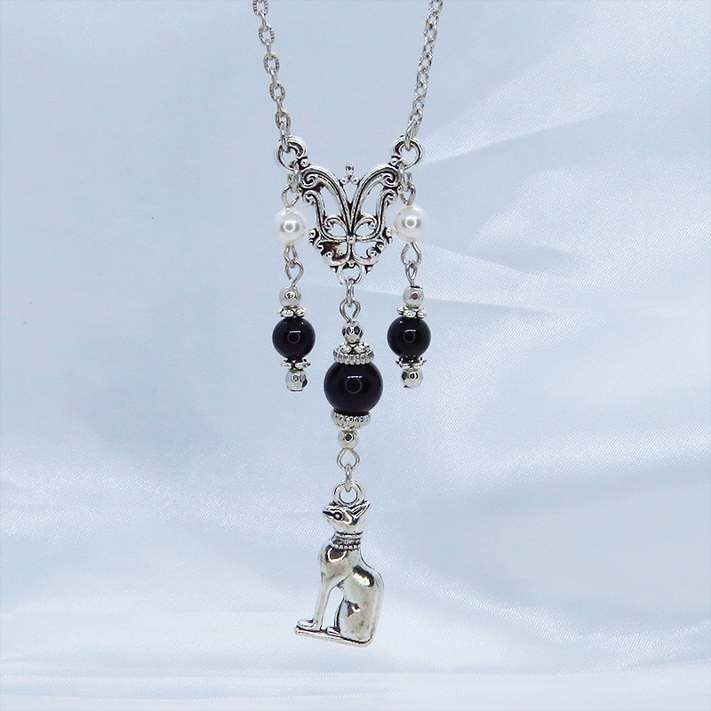 バステト 猫の女神 アンティークシルバー オリエンタル風オニキスとスワロフスキーパールを組合せたネックレス