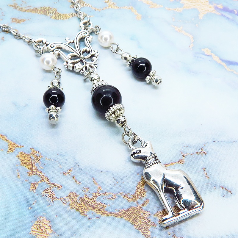バステト 猫の女神 アンティークシルバー オリエンタル風オニキスとスワロフスキーパールを組合せたネックレス