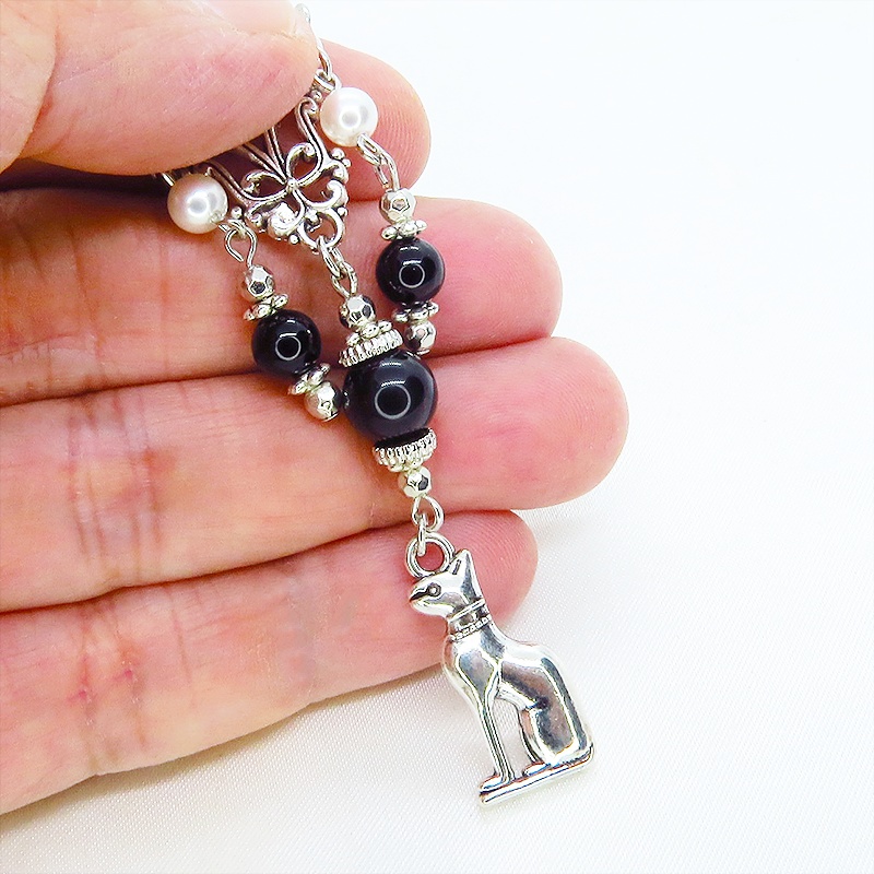 バステト 猫の女神 アンティークシルバー オリエンタル風オニキスとスワロフスキーパールを組合せたネックレス