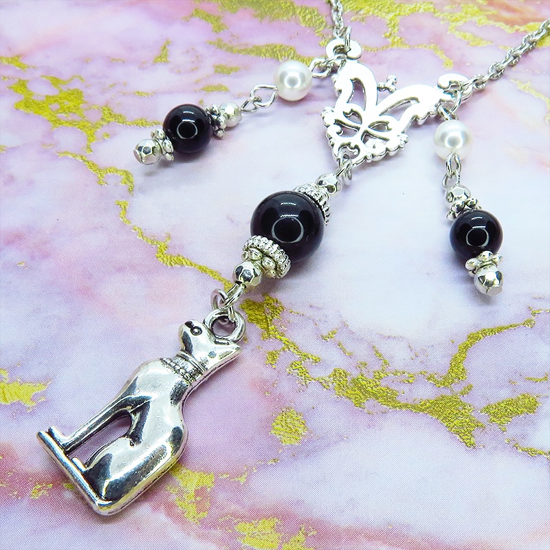バステト 猫の女神 アンティークシルバー オリエンタル風オニキスとスワロフスキーパールを組合せたネックレス