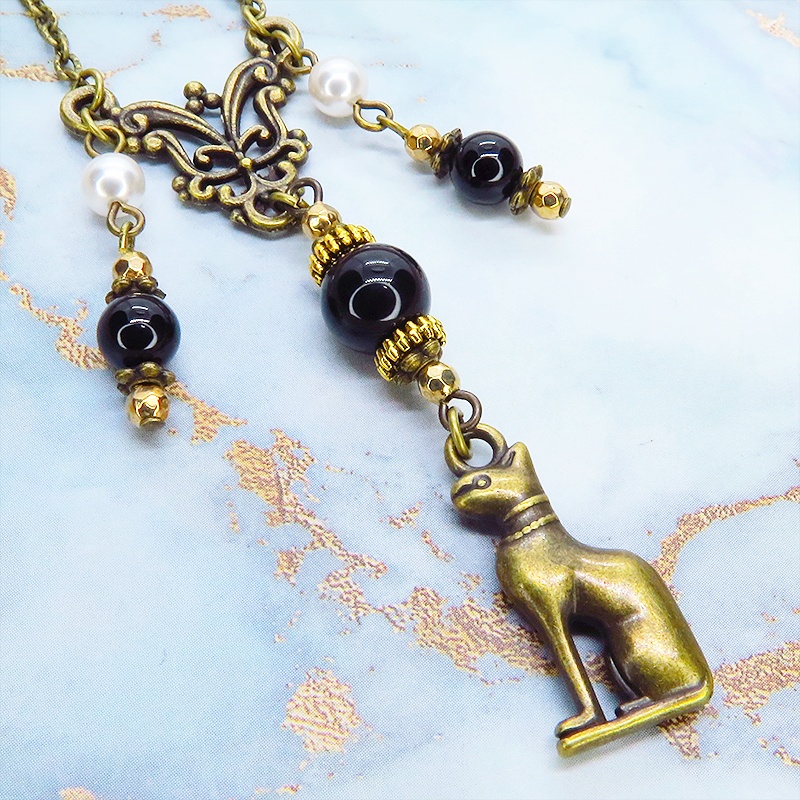 バステト 猫の女神 アンティークゴールド オリエンタル風オニキスとスワロフスキーパールを組合せたネックレス