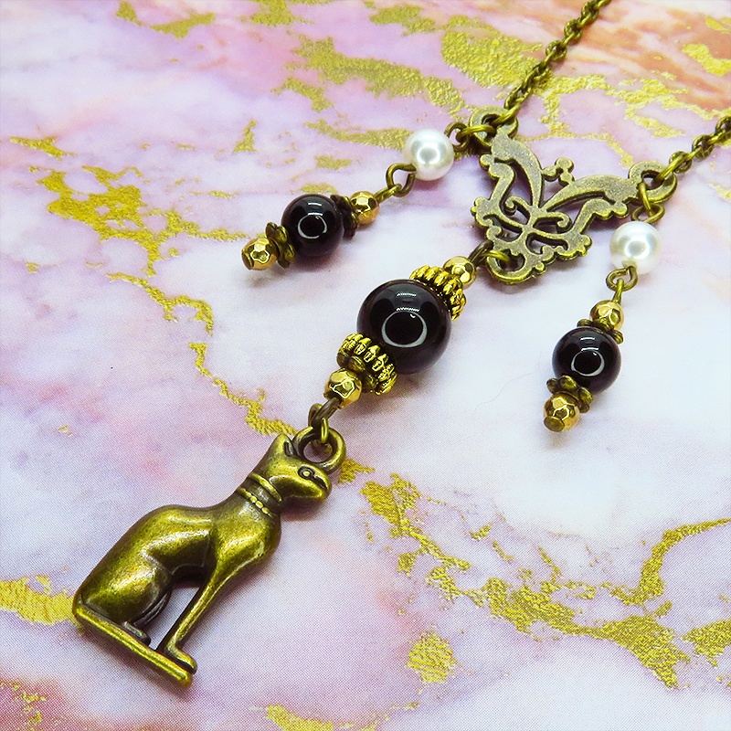 バステト 猫の女神 アンティークゴールド オリエンタル風オニキスとスワロフスキーパールを組合せたネックレス