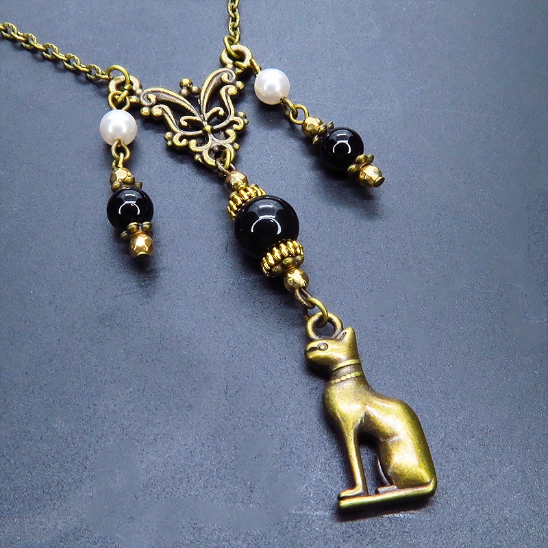 バステト 猫の女神 アンティークゴールド オリエンタル風オニキスとスワロフスキーパールを組合せたネックレス