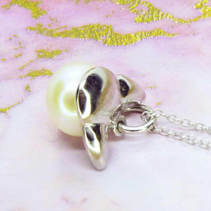 シルバー925 ペンダント型の淡水パール(ナチャラル)のシンプルで大人可愛い猫耳パールネックレス アジャスター追加可