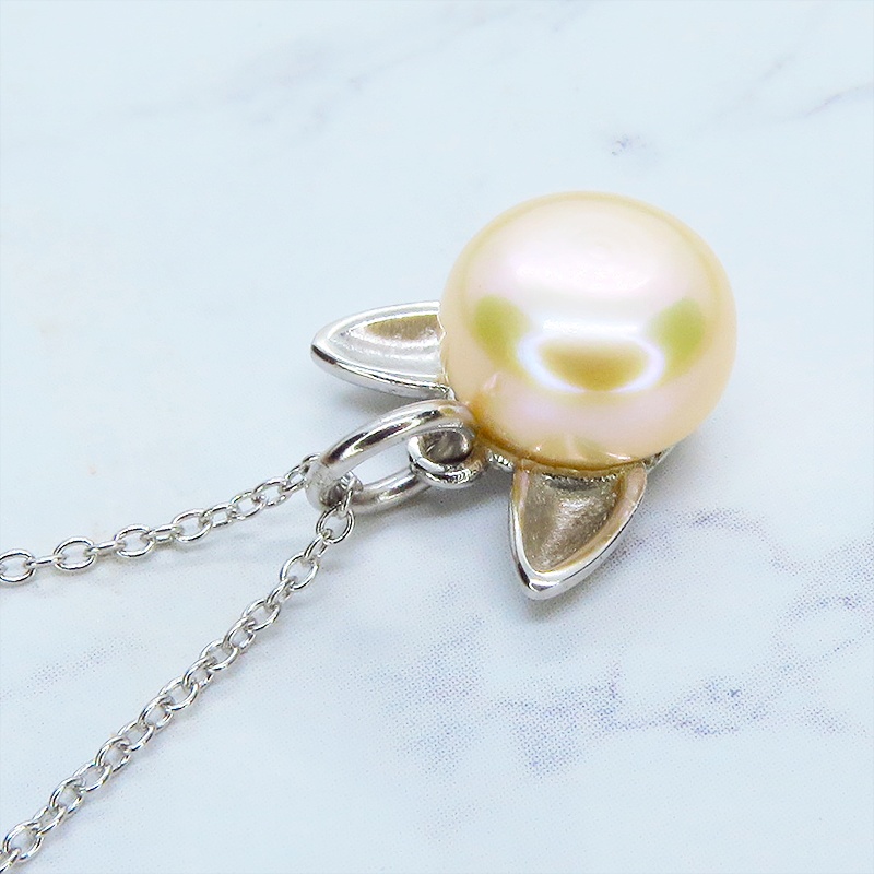 シルバー925 ペンダント型の淡水パール(コーラルピンク)のシンプルで大人可愛い猫耳パールネックレス アジャスター追加可