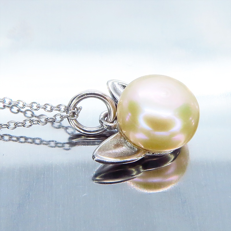 シルバー925 ペンダント型の淡水パール(コーラルピンク)のシンプルで大人可愛い猫耳パールネックレス アジャスター追加可