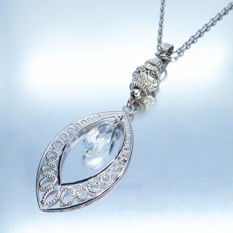 シルバーカラーのティアドロップ(しずく型)のネックレス ガラス メタルビーズ アジャスター追加可 SV925可