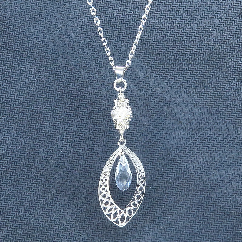 シルバーカラーのティアドロップ(しずく型)のネックレス ガラス メタルビーズ アジャスター追加可 SV925可