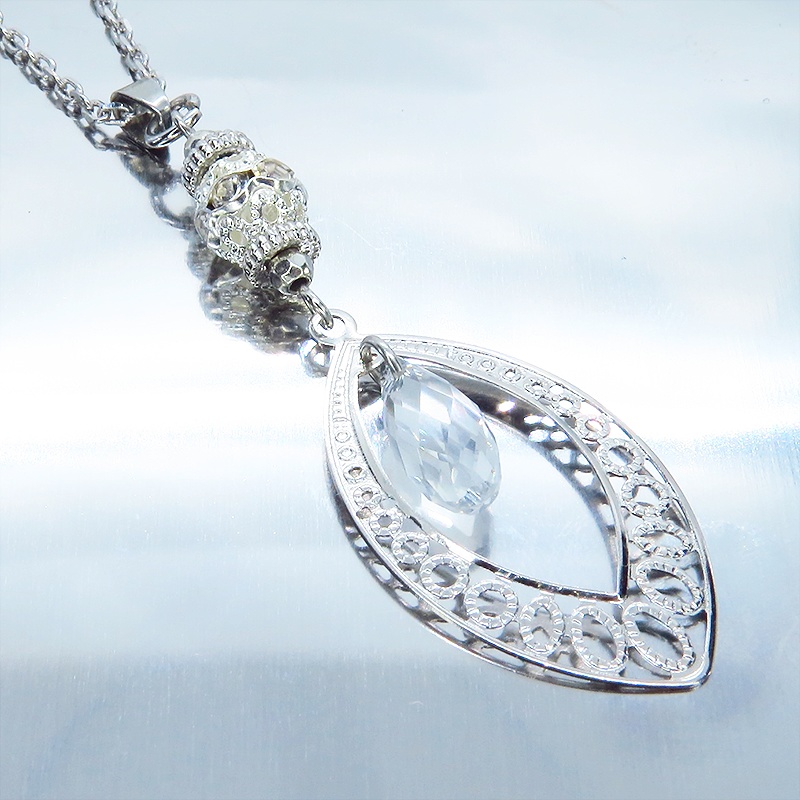 シルバーカラーのティアドロップ(しずく型)のネックレス ガラス メタルビーズ アジャスター追加可 SV925可