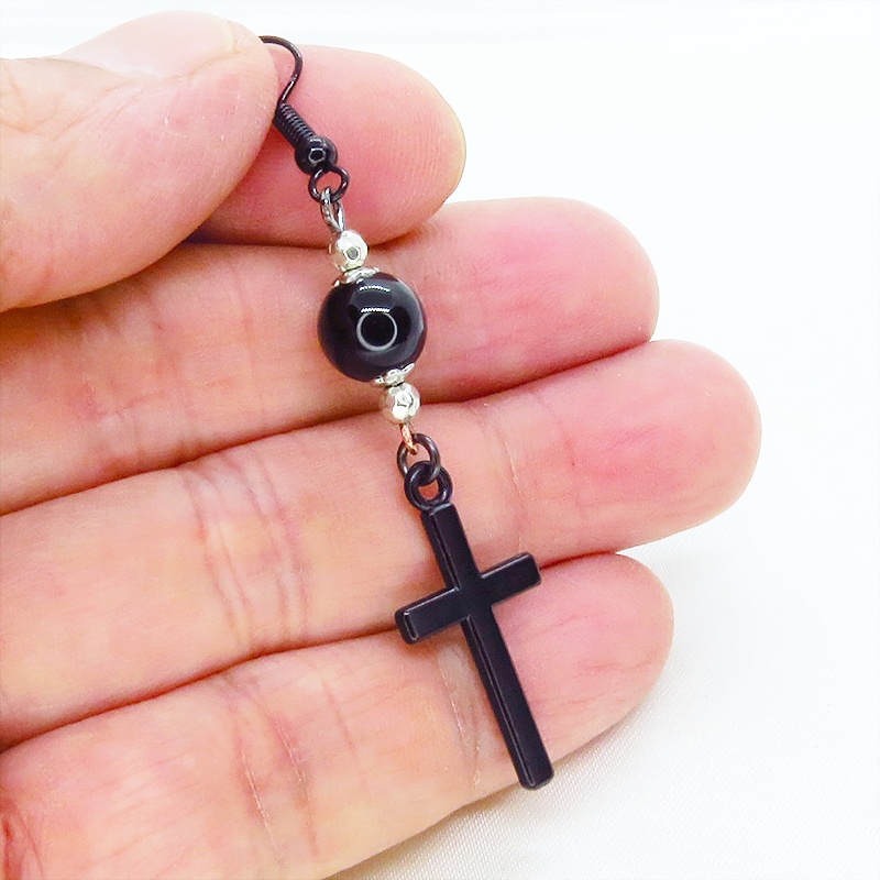 黒いロザリオ(十字架・クロス)とオニキスを組合せたブラックピアス アクセサリー メンズ レディース