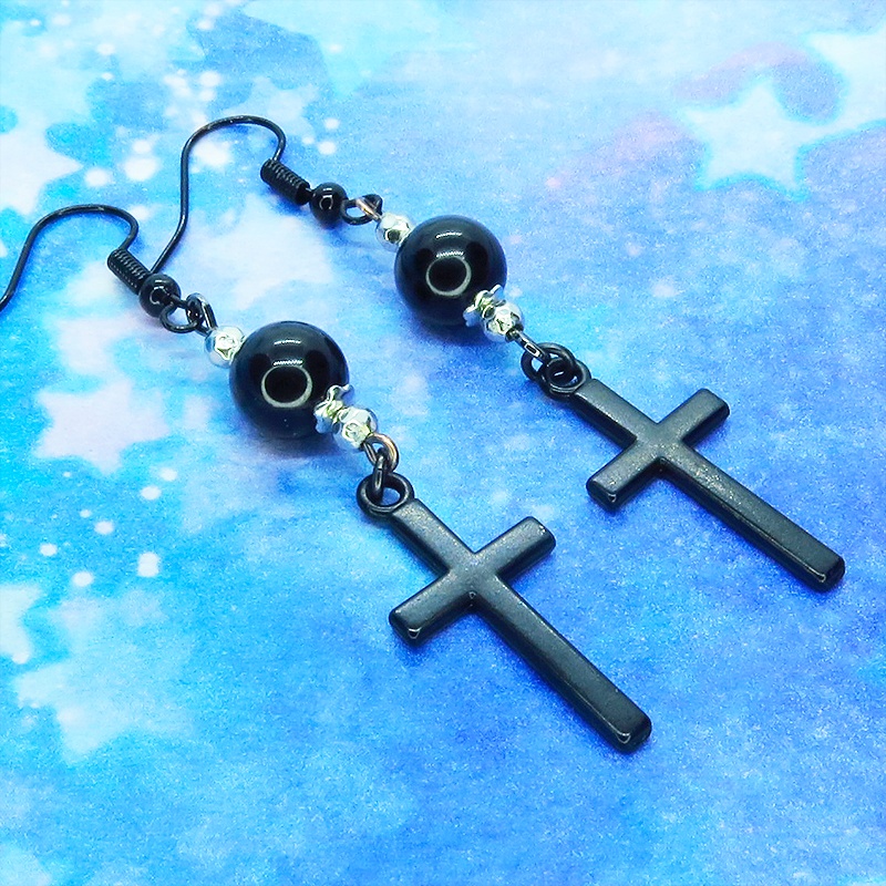 黒いロザリオ(十字架・クロス)とオニキスを組合せたブラックピアス アクセサリー メンズ レディース