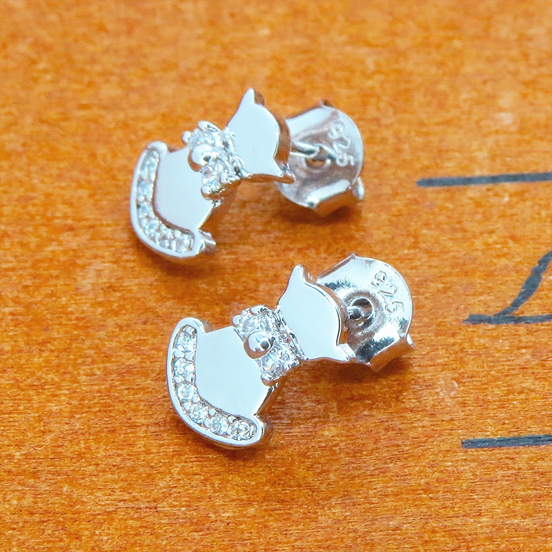 シルバー925 小さくてかわいい猫シルエットモチーフスタッドピアス キュービックジルコニア ワンポイント ポストピアス