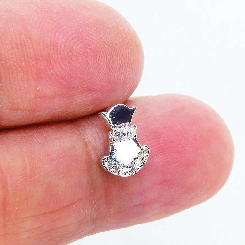 シルバー925 小さくてかわいい猫シルエットモチーフスタッドピアス キュービックジルコニア ワンポイント ポストピアス