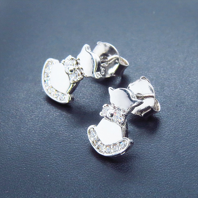 シルバー925 小さくてかわいい猫シルエットモチーフスタッドピアス キュービックジルコニア ワンポイント ポストピアス