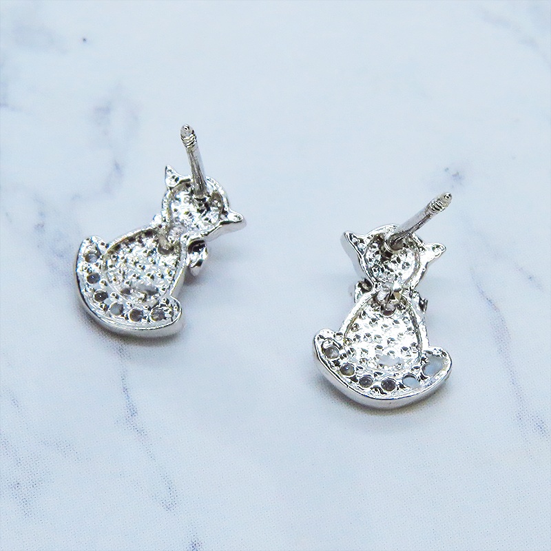シルバー925 小さくてかわいい猫シルエットモチーフスタッドピアス キュービックジルコニア ワンポイント ポストピアス