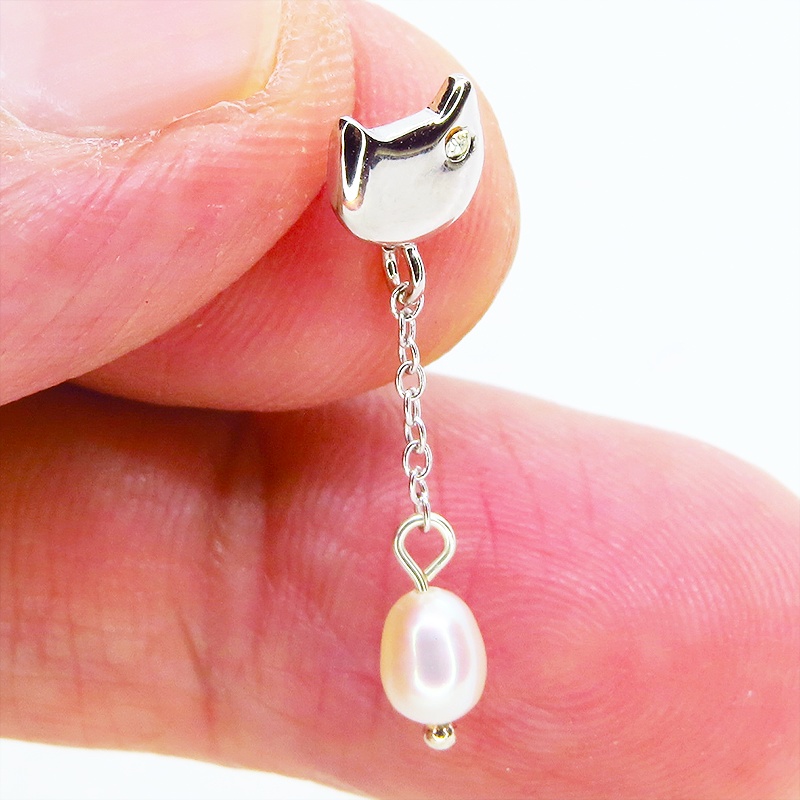 シルバー925 猫フェイスと淡水パールのかわいいスタッドピアス チェーン スワロフスキー 淡水パール ポストピアス