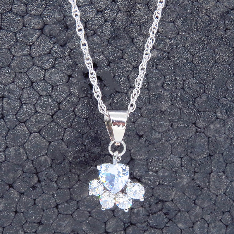 【再販】シルバー925 肉球モチーフの大人可愛いワンポイントネックレス ジルコニア スクリュー 猫 犬 アジャスター追加可