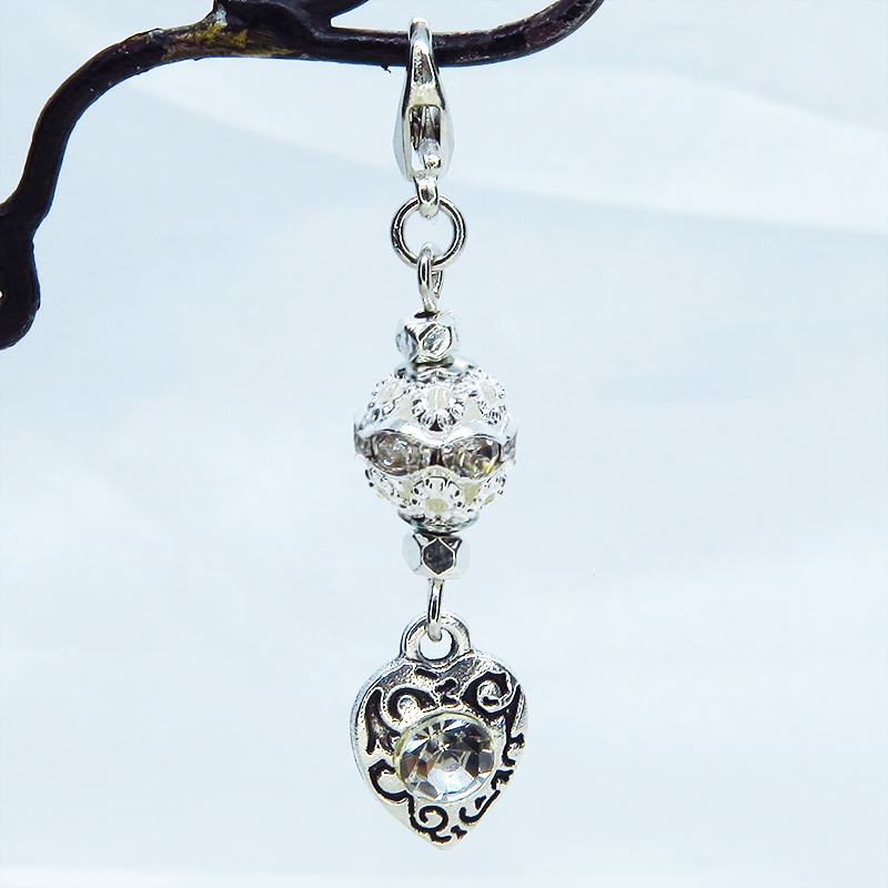 マスクチャーム シルバーカラー アラベスク調のラインストーンとメタルビーズを組み合わせたチャーム