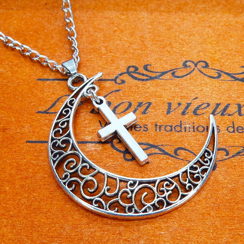 アンティークシルバー 透かし三日月とロザリオ(十字架)の大人可愛いネックレス ムーンネックレス 銀古美