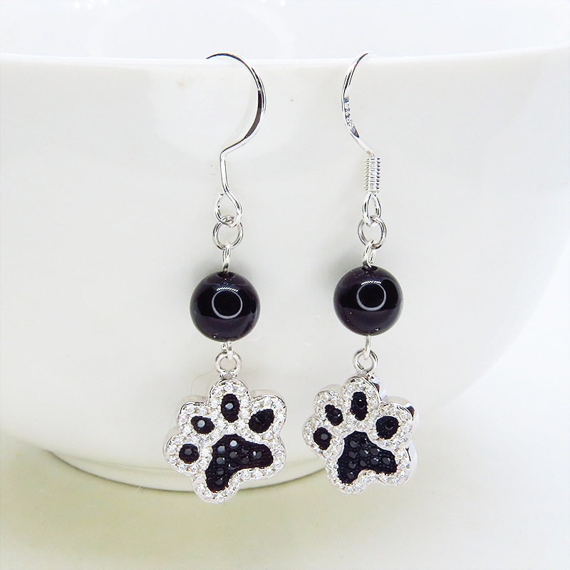 シルバー925 ジルコンが散りばめられた肉球モチーフとオニキスのピアス パヴェセット フックピアス 猫 犬