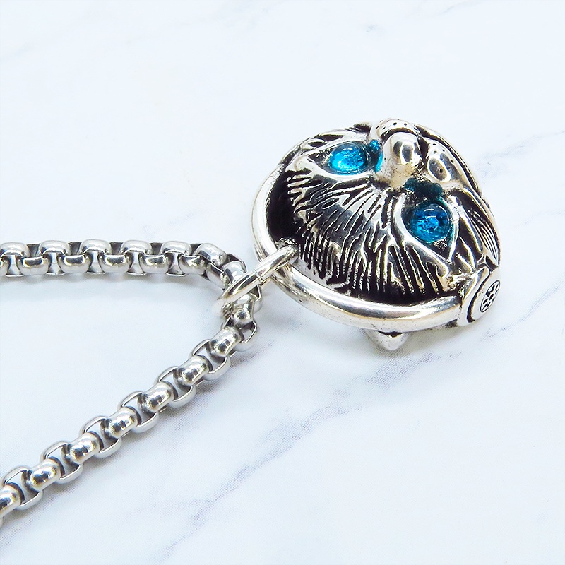 立体的でリアルな猫フェイスモチーフのペンダントネックレス ヘッドフォン ブルージルコン シルバー925PLTD チタン鋼