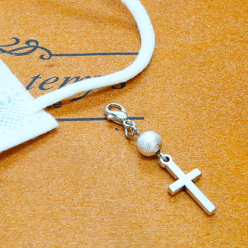 マスクチャーム アンティークシルバー ロザリオ(十字架)とメタルビーズのコンパクトなチャーム