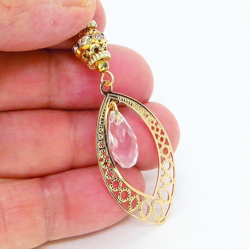 マットゴールドのティアドロップ(しずく型)のネックレス ガラス メタルビーズ アジャスター追加可 長さ変更可