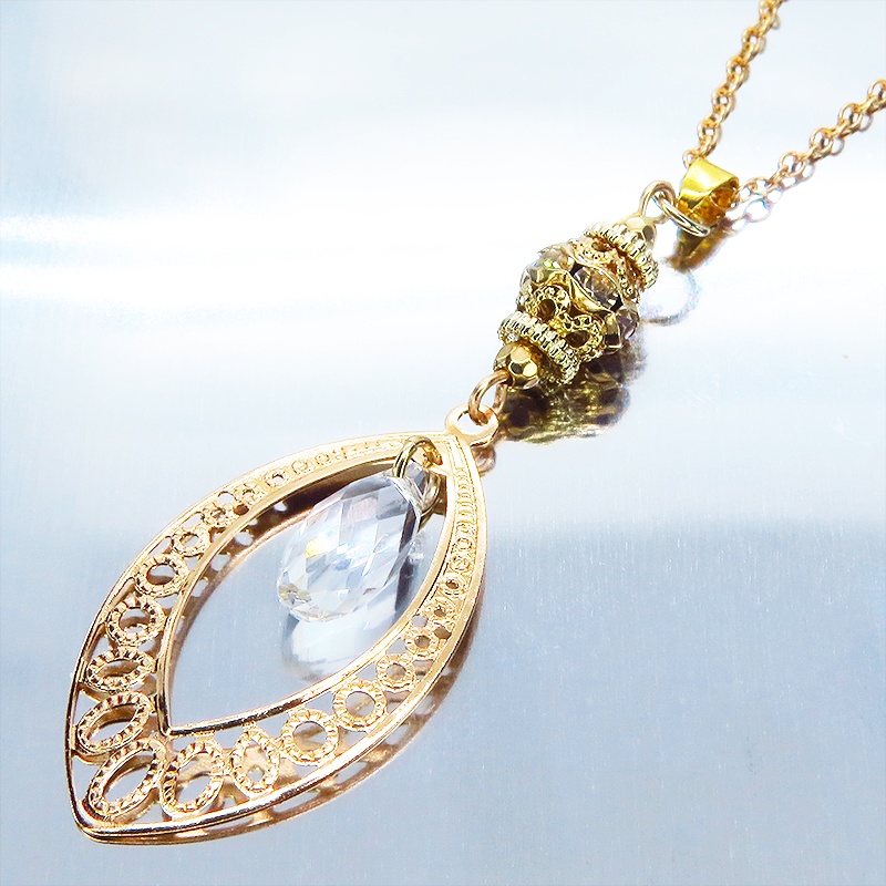 マットゴールドのティアドロップ(しずく型)のネックレス ガラス メタルビーズ アジャスター追加可 長さ変更可