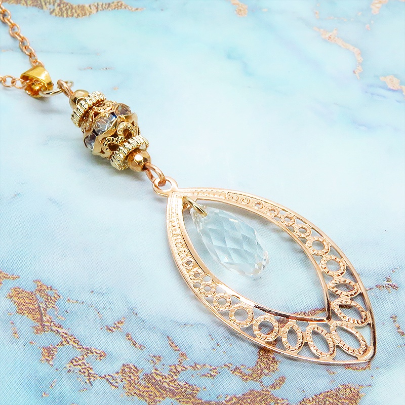 マットゴールドのティアドロップ(しずく型)のネックレス ガラス メタルビーズ アジャスター追加可 長さ変更可