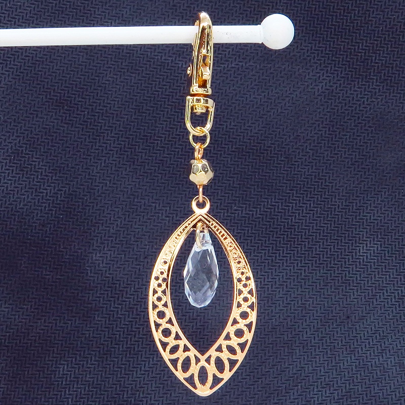 マットゴールドのティアドロップ(しずく型)のキーホルダー ガラス メタルビーズ バッグチャーム