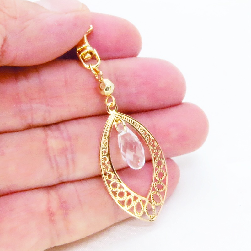 マットゴールドのティアドロップ(しずく型)のキーホルダー ガラス メタルビーズ バッグチャーム