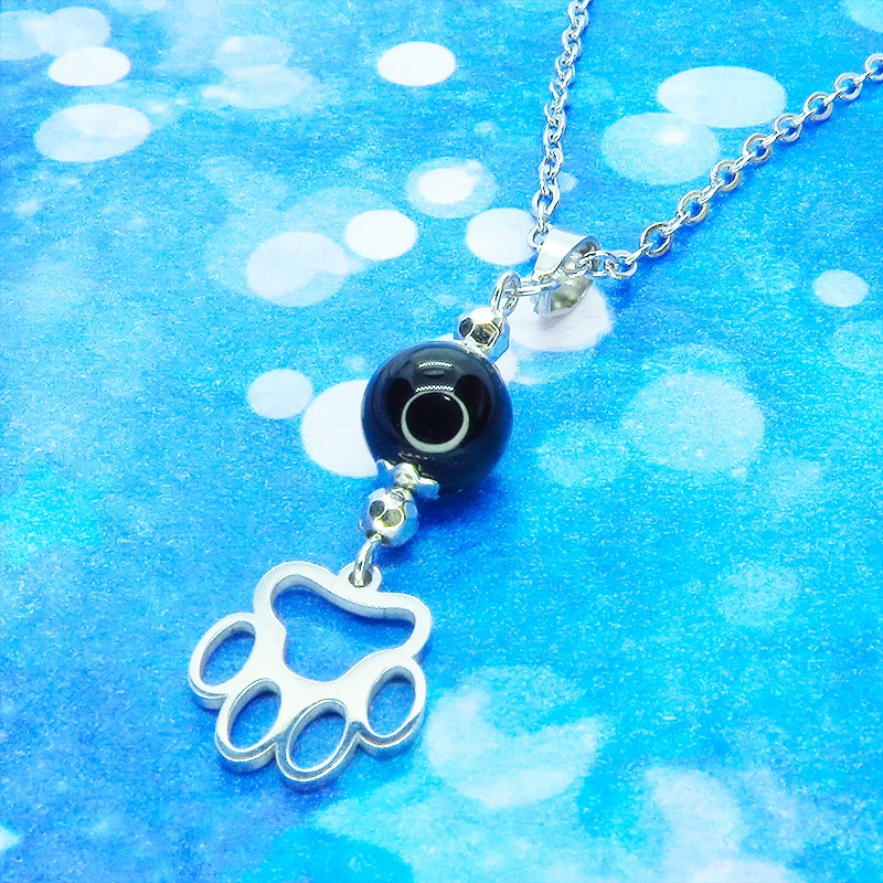 ステンレス製 肉球のダイカットモチーフとオニキスのコンパクトなネックレス 長さ変更可 アジャスター可 猫 犬