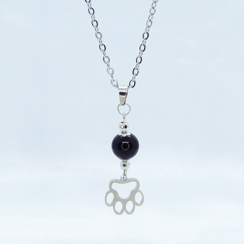 ステンレス製 肉球のダイカットモチーフとオニキスのコンパクトなネックレス 長さ変更可 アジャスター可 猫 犬