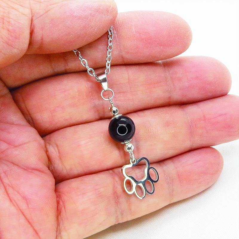 ステンレス製 肉球のダイカットモチーフとオニキスのコンパクトなネックレス 長さ変更可 アジャスター可 猫 犬