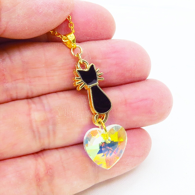 黒猫とハート型スワロフスキー(クリスタルオーロラ)を組み合わせたネックレス 長さ変更可 18KGC変更可