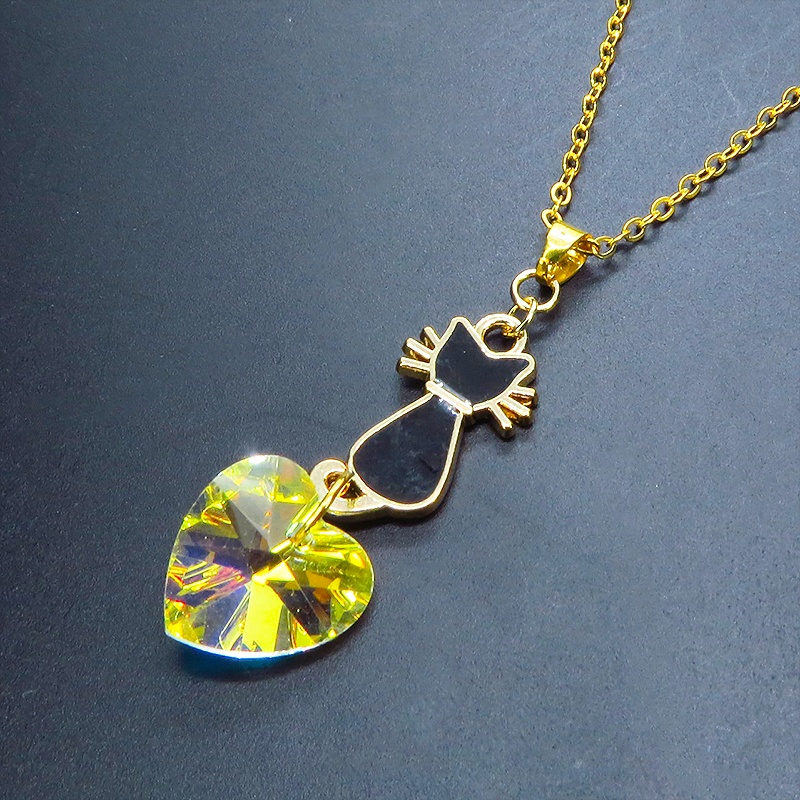 黒猫とハート型スワロフスキー(クリスタルオーロラ)を組み合わせたネックレス 長さ変更可 18KGC変更可