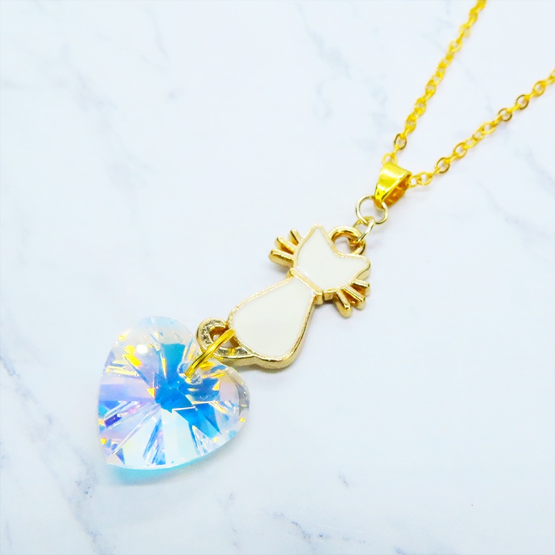 白猫とハート型スワロフスキー(クリスタルオーロラ)を組み合わせたネックレス 長さ変更可 18KGC変更可