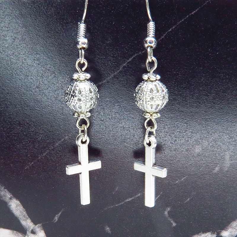 アンティークシルバー ロザリオ(十字架)と透かしメタルビーズを組み合わせたコンパクトなピアス サージカル変更可
