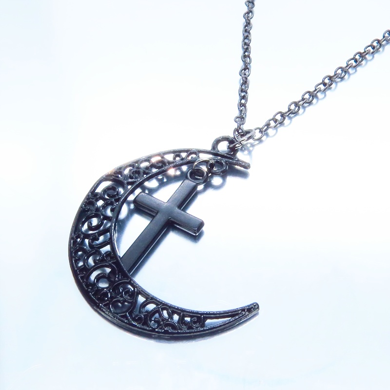 アラベスク調の透かし模様の入った三日月モチーフとロザリオ(十字架)を組み合わせたブラックネックレス 長さ変更可 アジャスター可