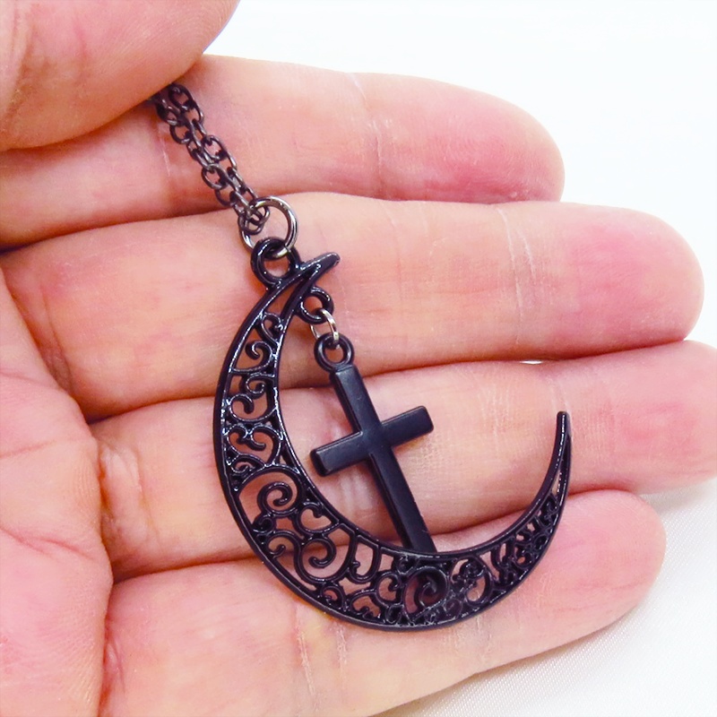 アラベスク調の透かし模様の入った三日月モチーフとロザリオ(十字架)を組み合わせたブラックネックレス 長さ変更可 アジャスター可