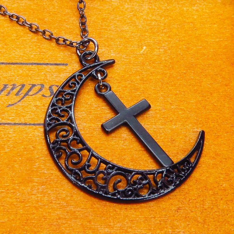アラベスク調の透かし模様の入った三日月モチーフとロザリオ(十字架)を組み合わせたブラックネックレス 長さ変更可 アジャスター可