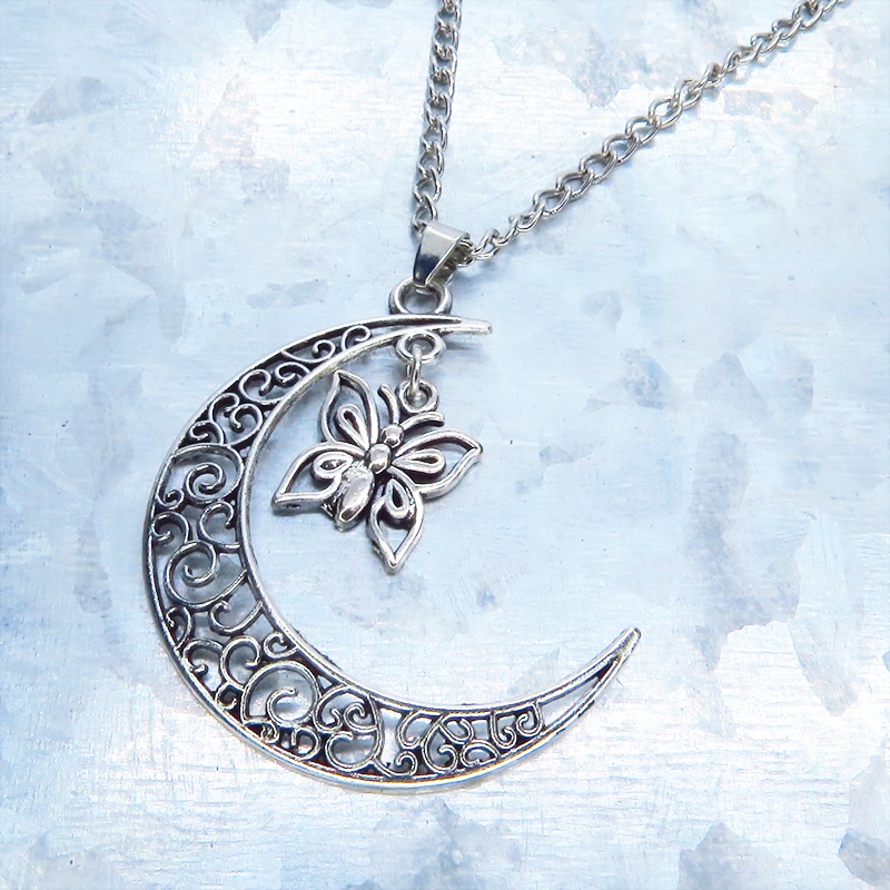 アンティークシルバー 透かし三日月と蝶(バタフライ)の大人可愛いネックレス ムーン 長さ調整可 アジャスター可