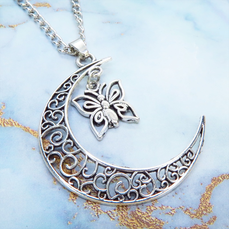 アンティークシルバー 透かし三日月と蝶(バタフライ)の大人可愛いネックレス ムーン 長さ調整可 アジャスター可