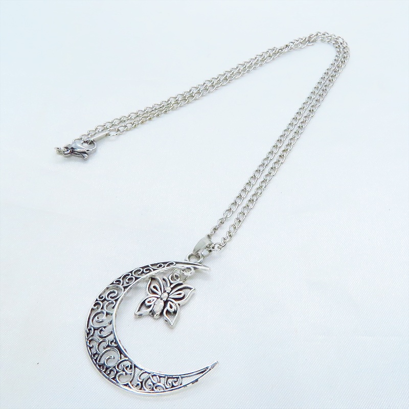 アンティークシルバー 透かし三日月と蝶(バタフライ)の大人可愛いネックレス ムーン 長さ調整可 アジャスター可
