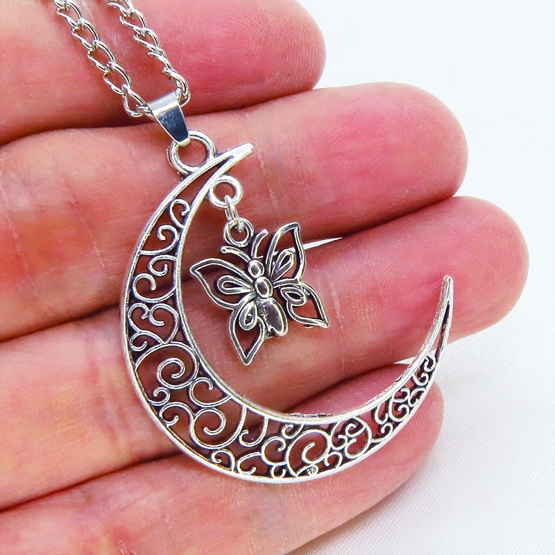 アンティークシルバー 透かし三日月と蝶(バタフライ)の大人可愛いネックレス ムーン 長さ調整可 アジャスター可